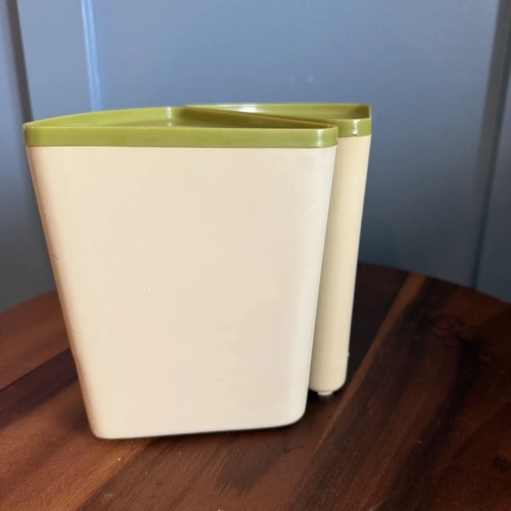 VTG Sterilite 1591 Kitchen Canister Set‎ Tea Coffee Wedge Dutch Green 2 Pcs Folk